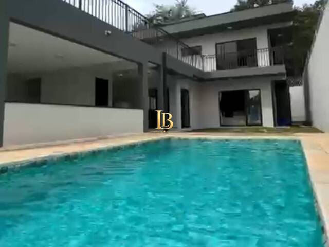 Casa para Venda em Atibaia - 1